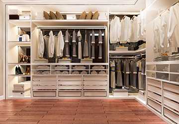 How to Build a Capsule Wardrobe: A Minimalist’s Guide
